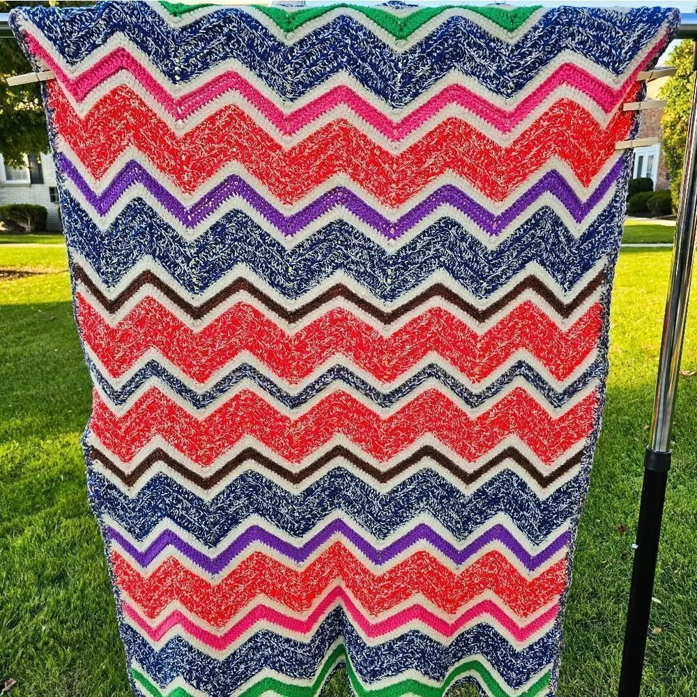 VTG Zig Zag Chevron Handmade Multicolored Wool Afghan Sofa Throw.